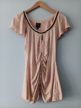 2B Bebe Cream Ruched Keyhole Top Beaded Trim Y2K Fitted Stretch Blouse M